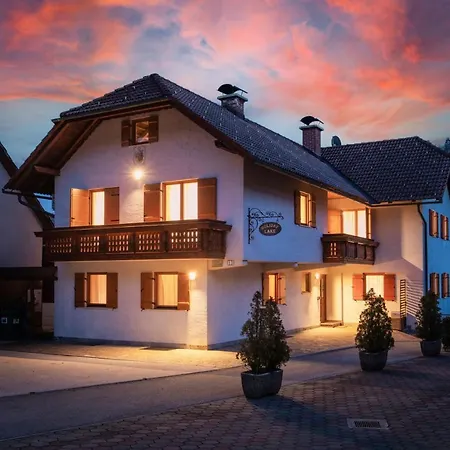 Holiday Lake Apartment *