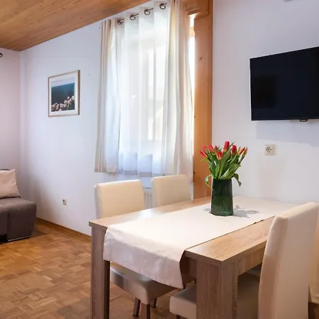 Holiday Lake Apartment