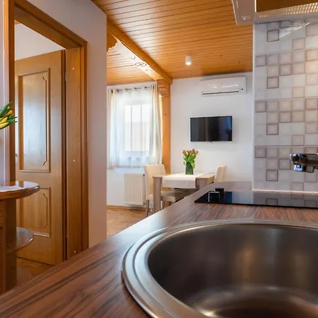 Holiday Lake Апартаменты