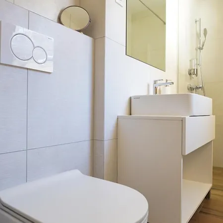 Holiday Lake Daire Bled