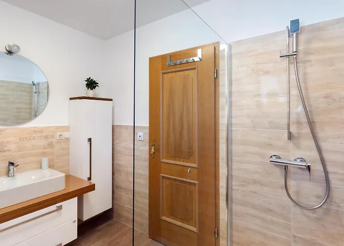 Holiday Lake Apartman *